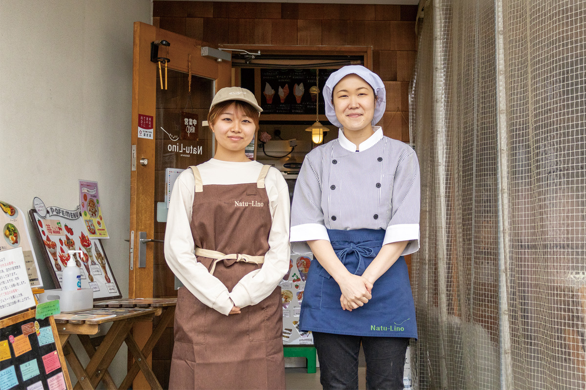 ナチュリノスタッフの遠藤さん（左）と店長の相原さん（右）