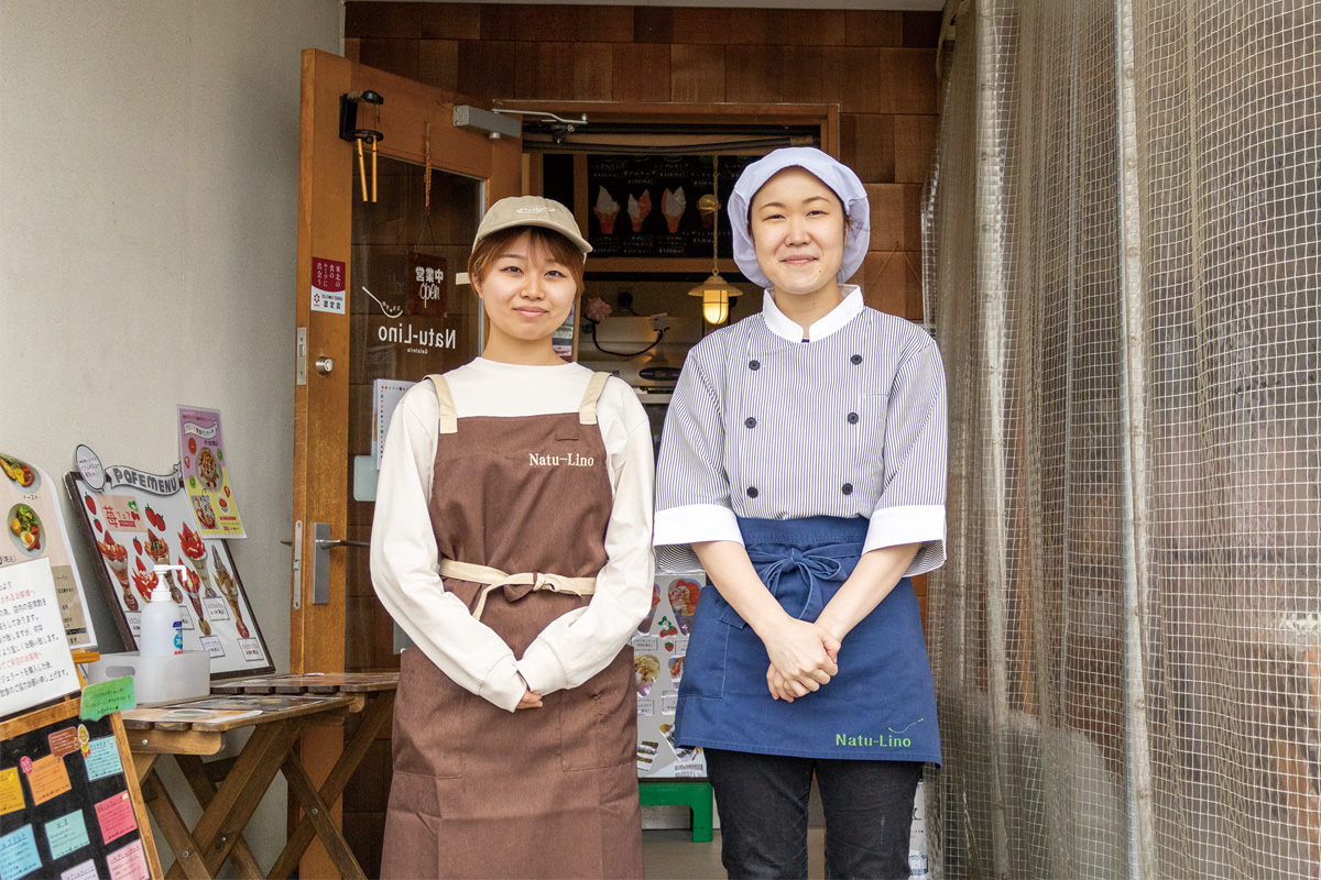 ナチュリノスタッフの遠藤さん（左）と店長の相原さん（右）