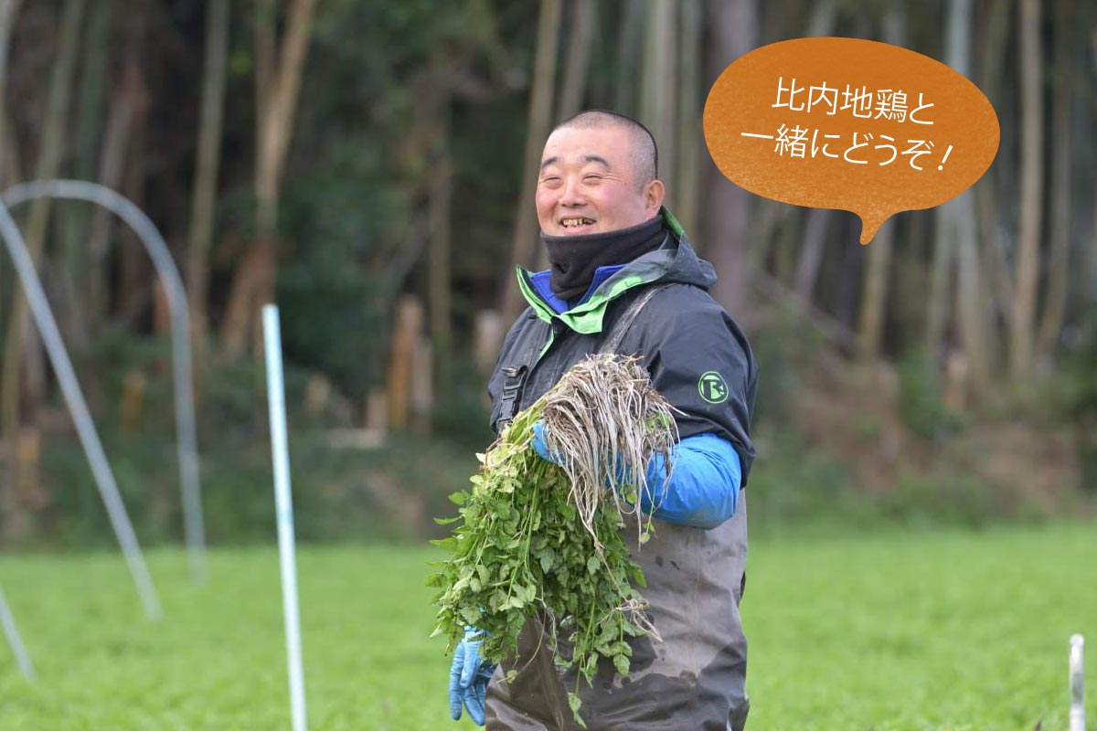 生産者の三浦隆弘さん 比内地鶏と一緒にどうぞ