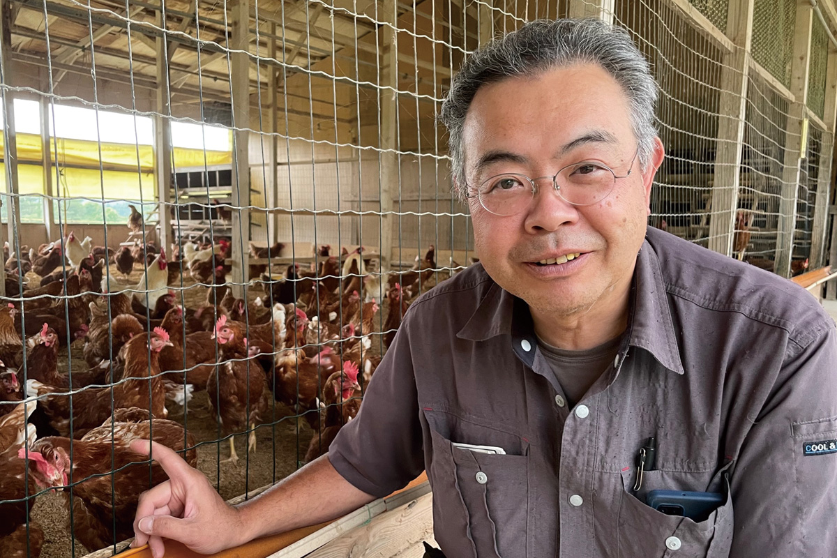 栗駒高原(宮城)の岩嶋誠さんも自家配合飼料を与えています