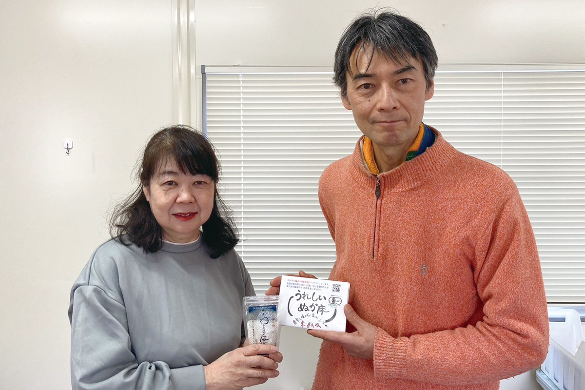 ケイミー・オフィス代表 青木隆さん(右)わじまの藻塩生産者 橋本三奈子さん(左)