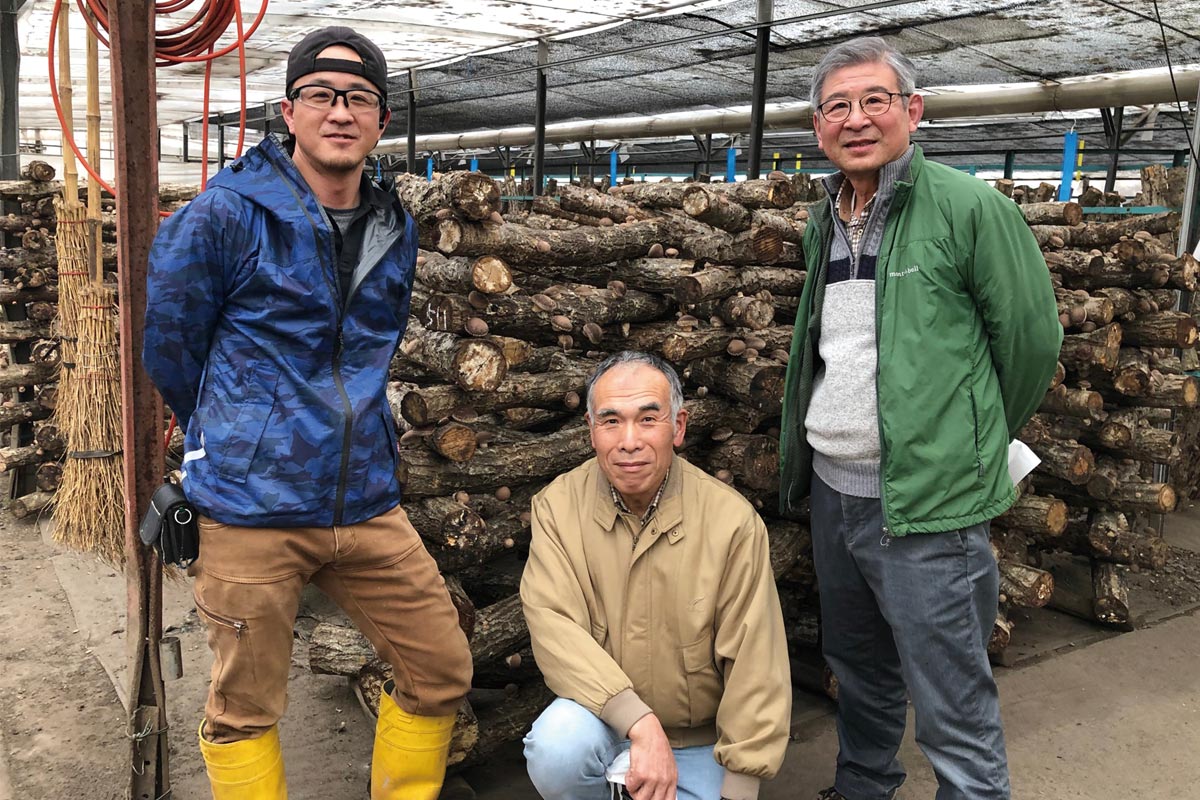 生産者の芳賀裕さん（中央）、立花正さん（右）、立花剛さん（左）