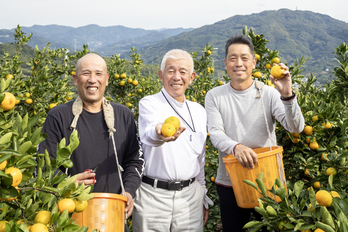 さんまる柑橘同志会 中筋 隆清さん(左）,鯨 洋人さん(左）,波床(はとこ) 彰文さん(右)