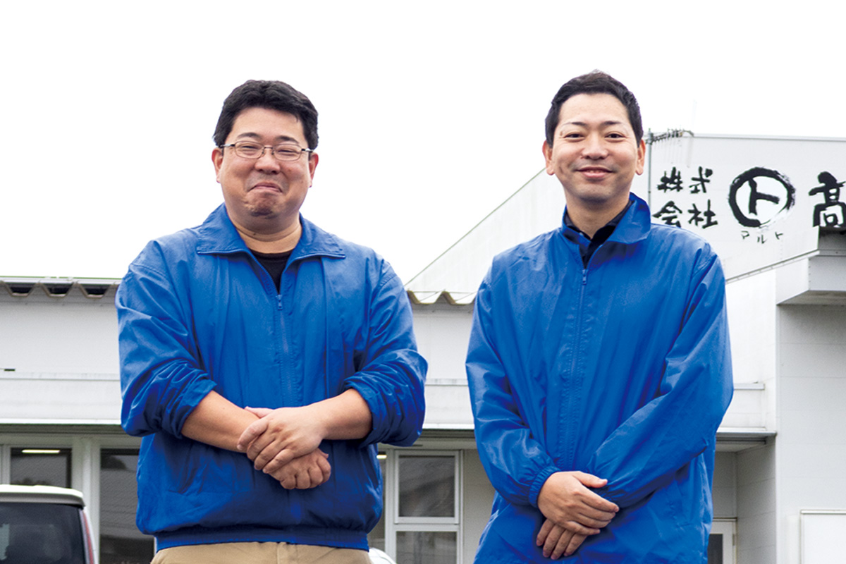 高橋利彰さん(左) おでん種セットと一緒におすすめしたい食材は「たこ」 高橋敏容さん(右) おでん種セットと一緒におすすめしたい食材は「手羽元」