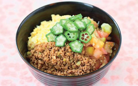 鶏トマ丼