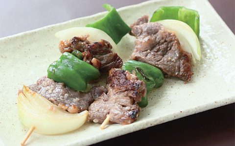 牛の塩糀串焼き