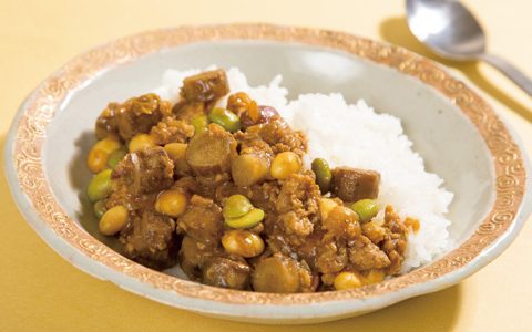 豚ひき肉を使ったごぼうとミックスビーンズのカレー