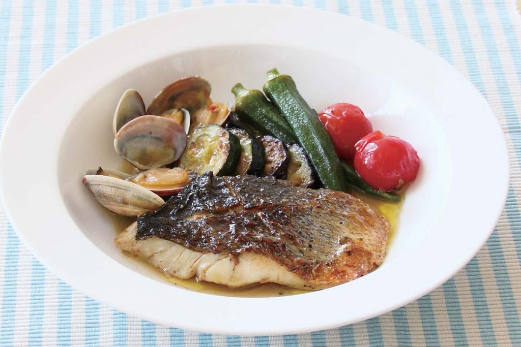 食品サンプル　アクアパッツァ スズキと夏野菜のアクアパッツァ | あいコープのレシピ集