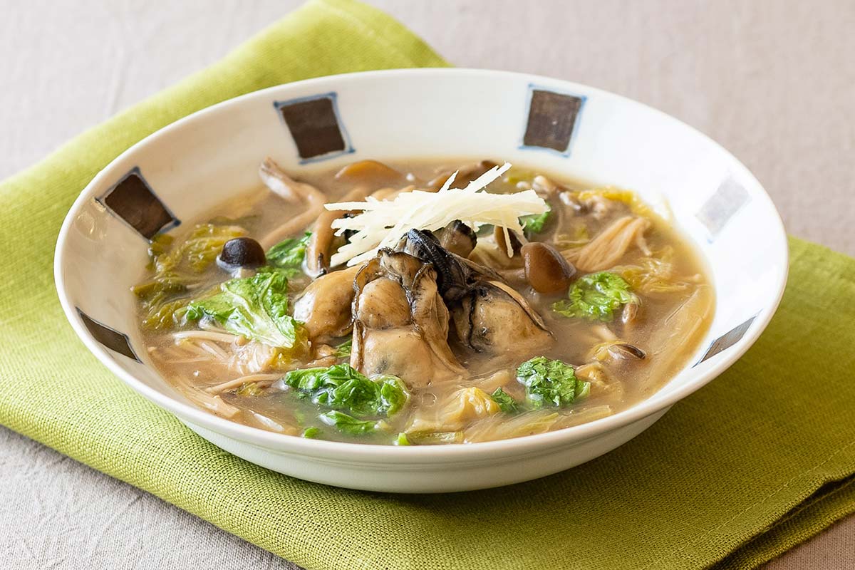蒸し牡蠣ときのこたっぷり中華スープ