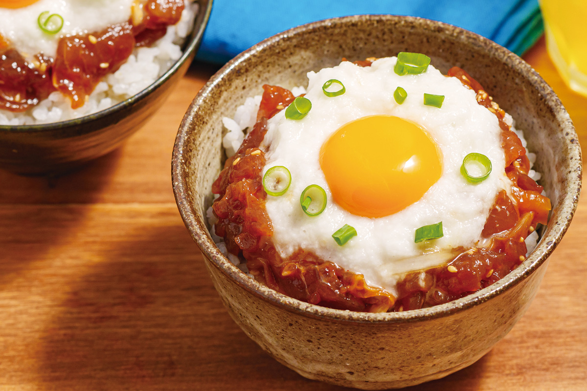 まぐろユッケの月見丼