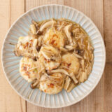 野菜かまぼこの和風きのこソースがけ