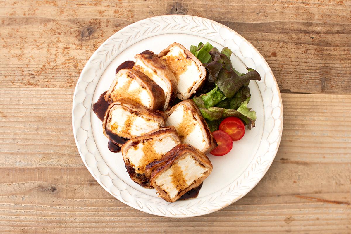 厚揚げの肉巻きステーキ