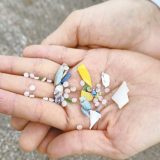 砕かれた状態のプラスチック