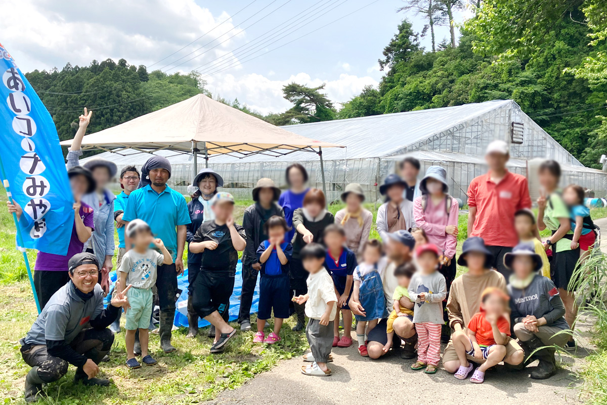 田植え終わったー!笑顔でパチリ