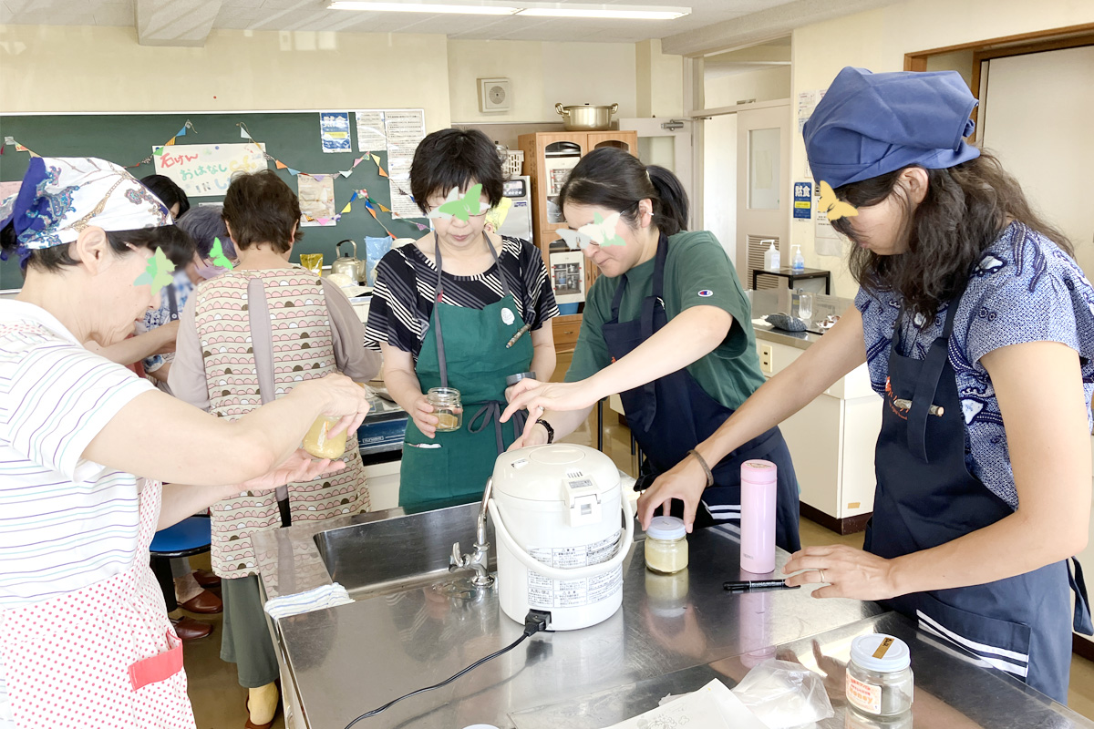 作った石けんは、瓶に入れて持ち帰りました