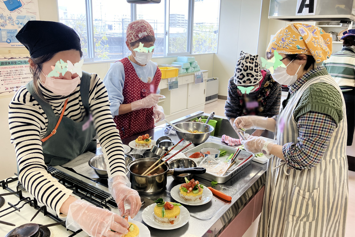 五目ずしをデコレーション