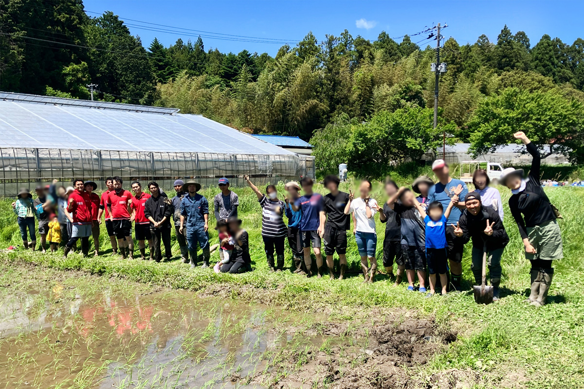 田植え終了。全員集合!