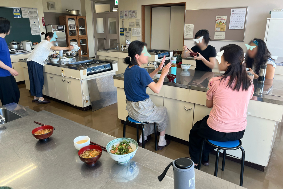 お喋りを楽しむ地区委員さんたち