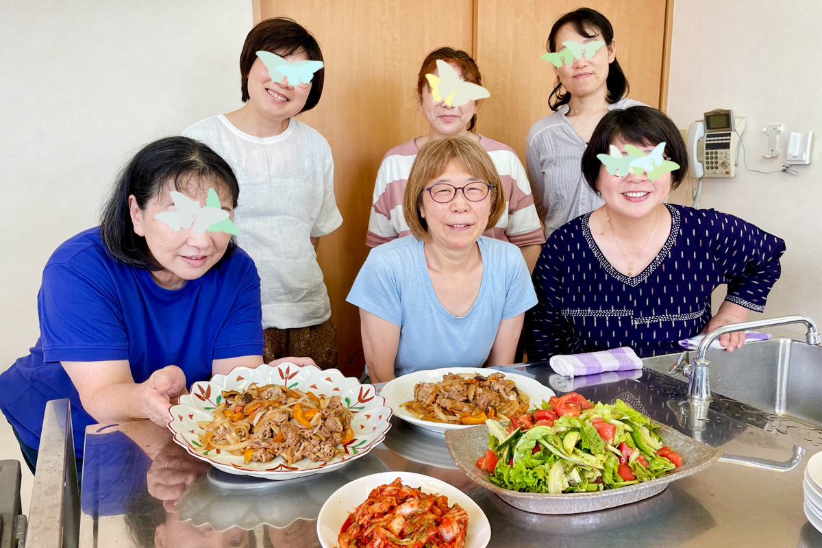 李さんを囲んで集合写真。ありがとうございました!