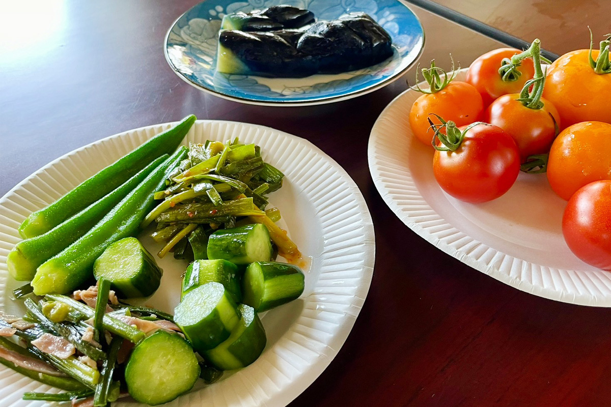 生産者さんのお惣菜と漬物と中玉トマト