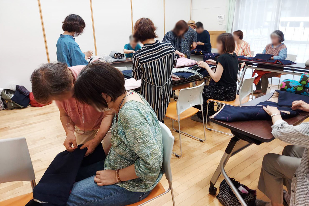 真剣に縫い進める皆さん
