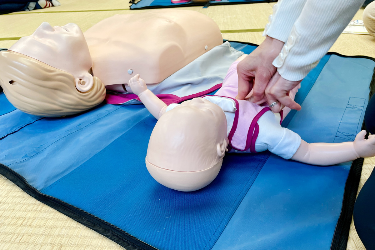 1歳未満んの赤ちゃんは指2本で