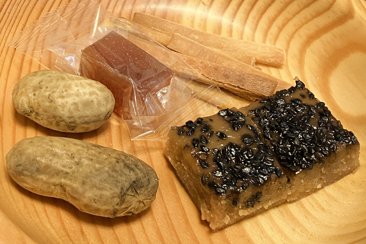 地区委員手作りの味噌おやつ