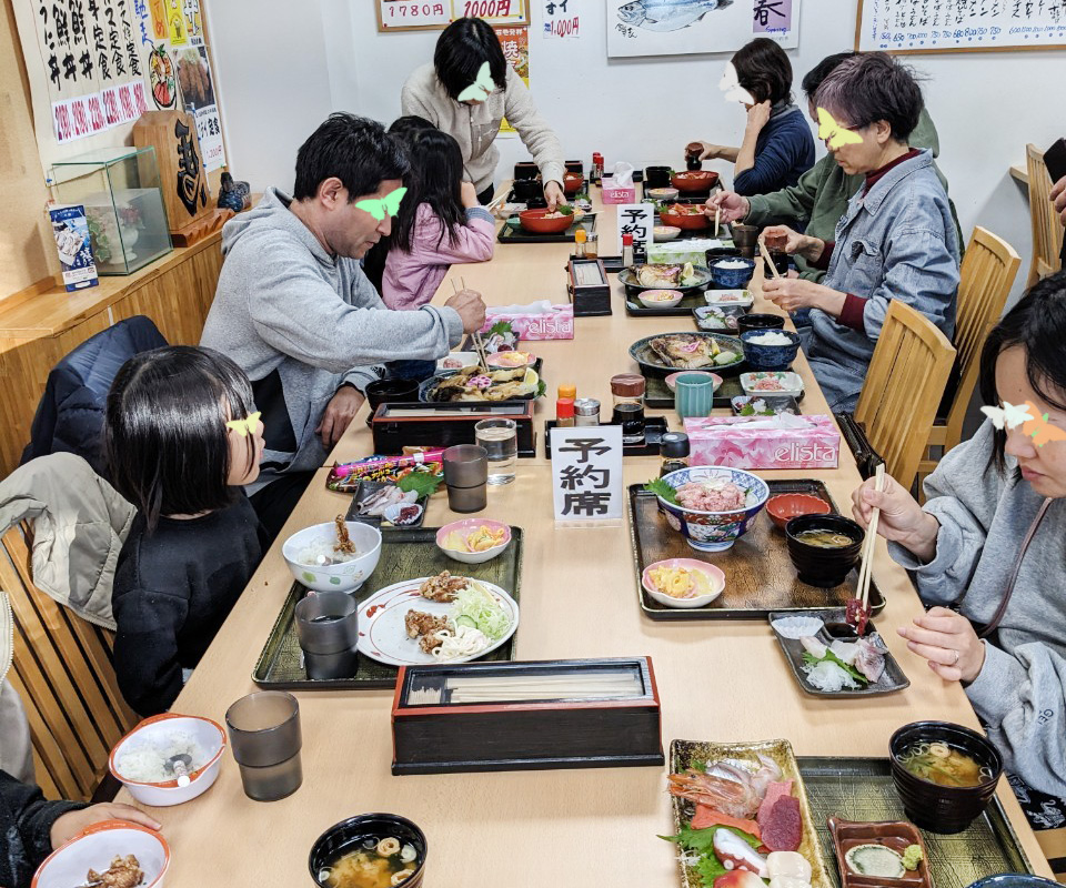 みんなで賑やかな朝ごはん