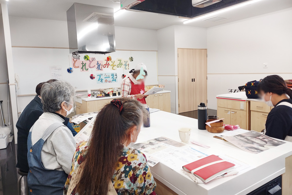 学習発表をする地区委員さん