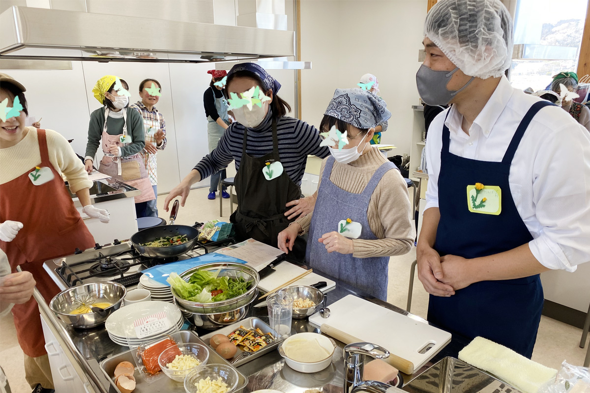 牛渡さんも一緒に調理