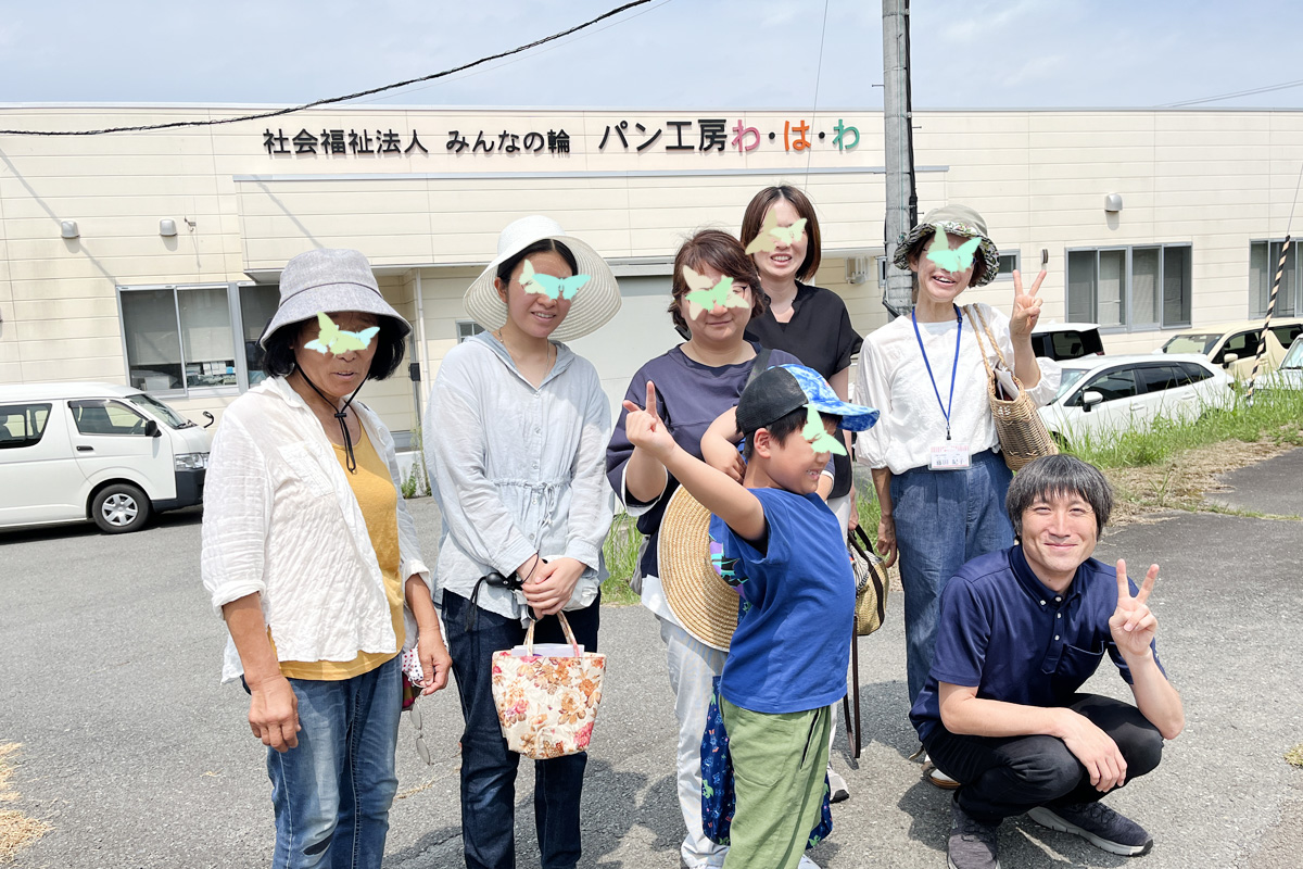 パン工房前で櫻田常務と