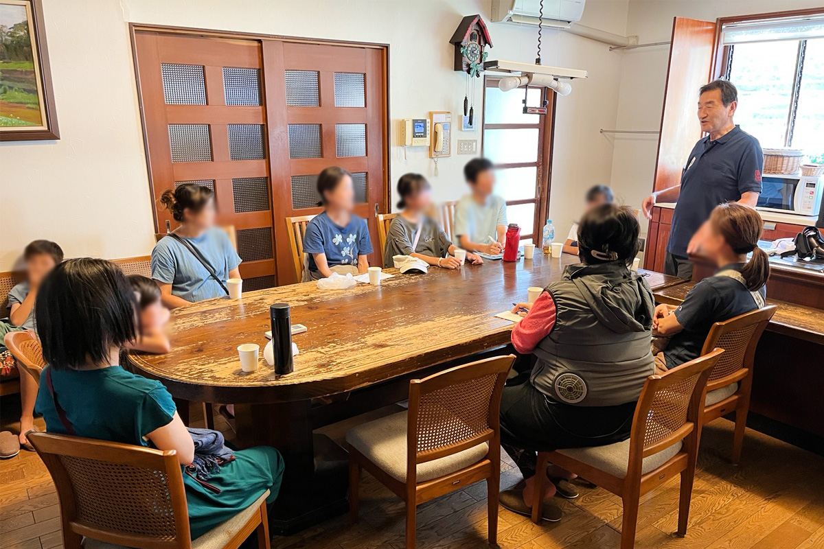 鎌田専務の発酵の話を真剣に聞く皆さん