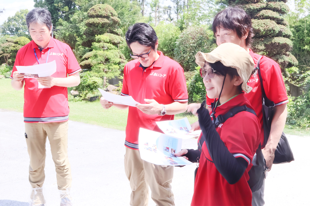 質問をして学びを深めている職員