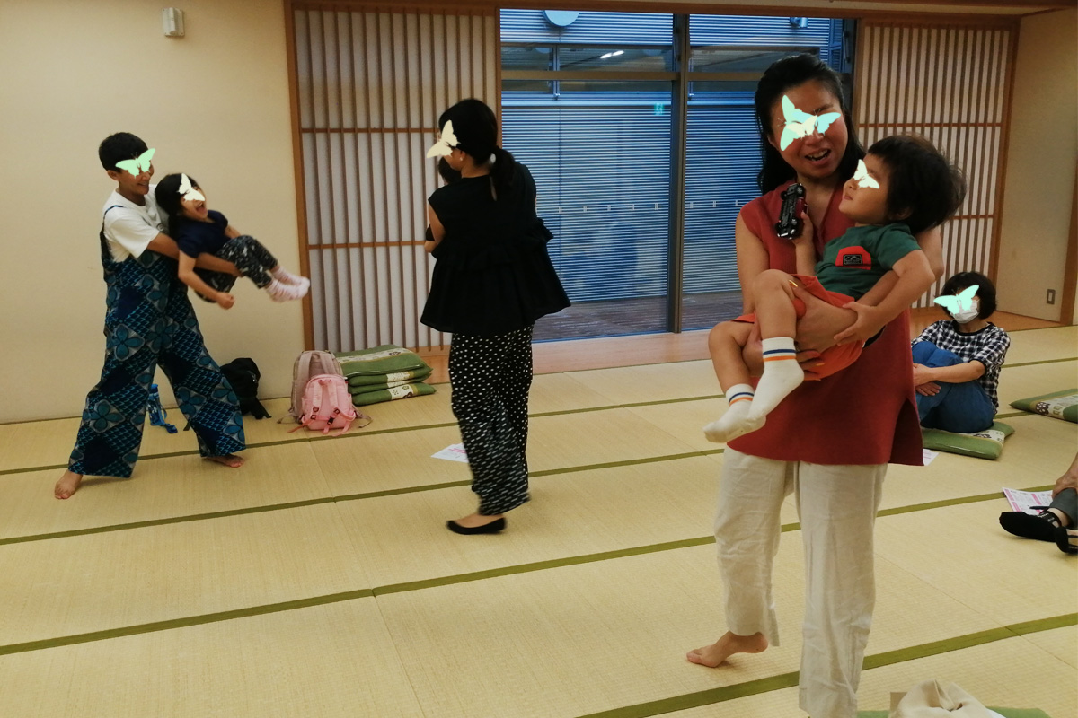 ブランコに大喜び