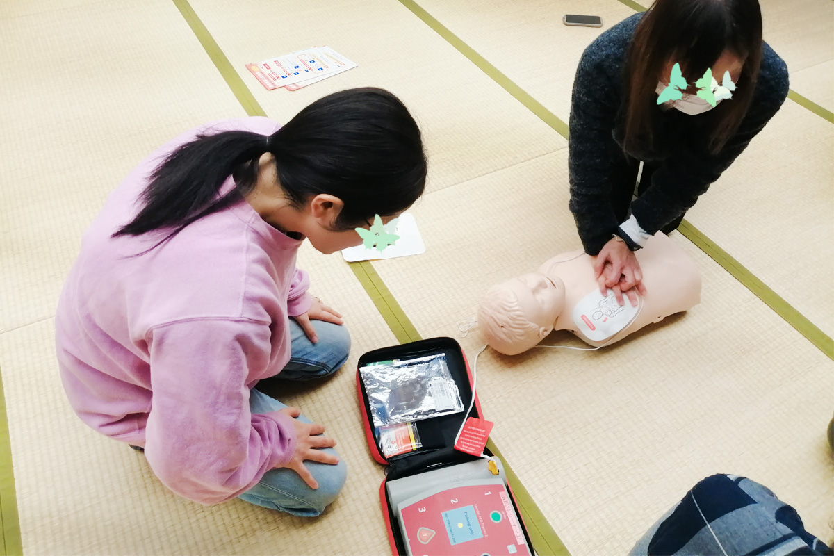 AEDの音声をよく聞いて