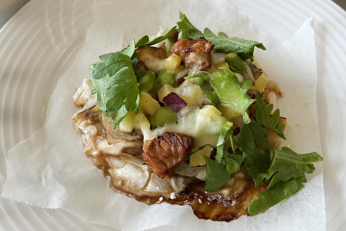 角煮のせ米粉ピザ