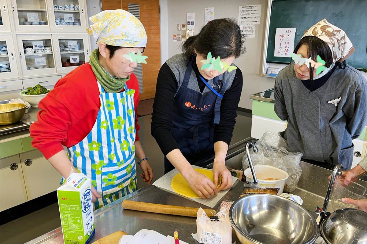 生地の周りを丁寧に立ち上げます