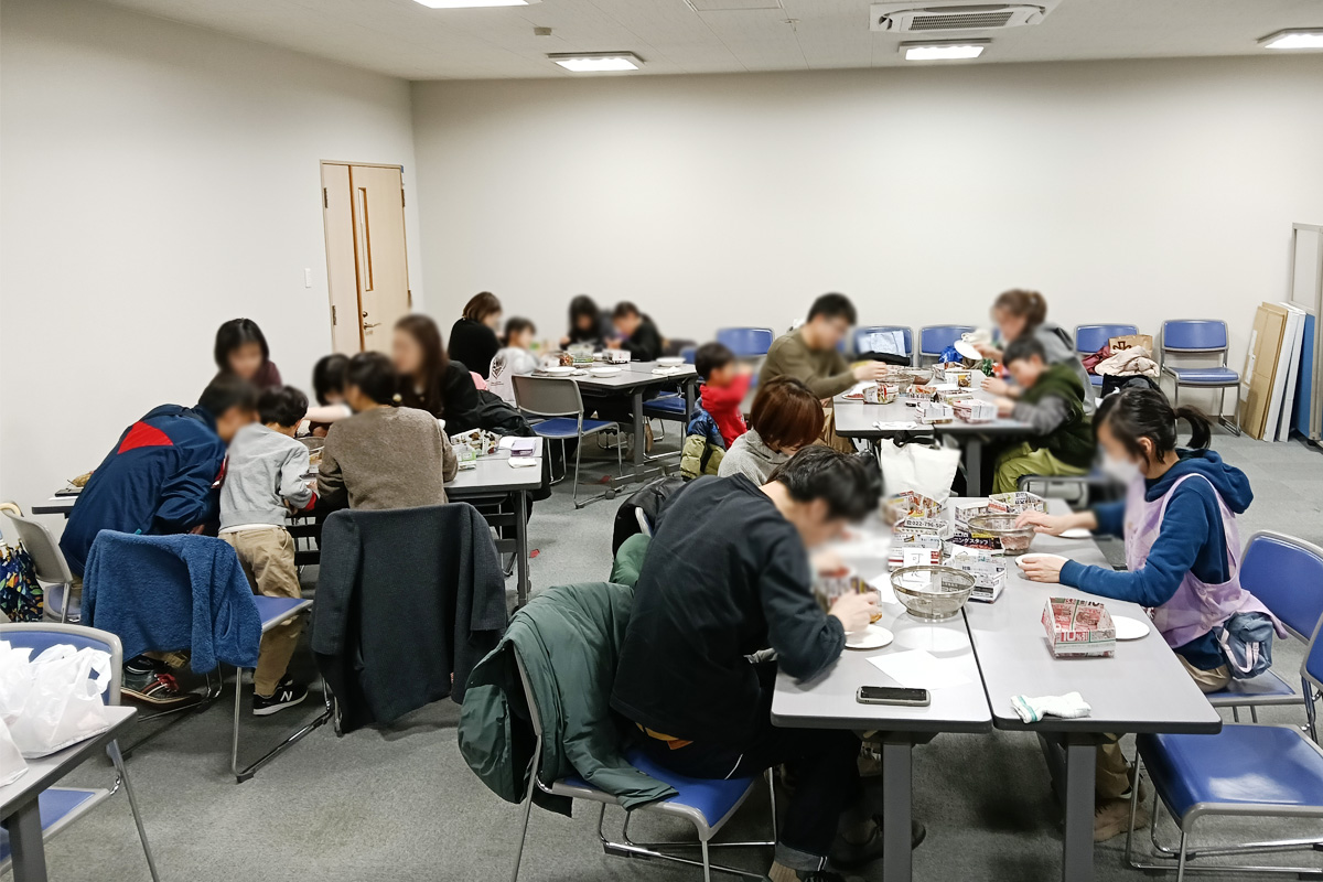 来年蒔くたねを選ぶ地道な作業