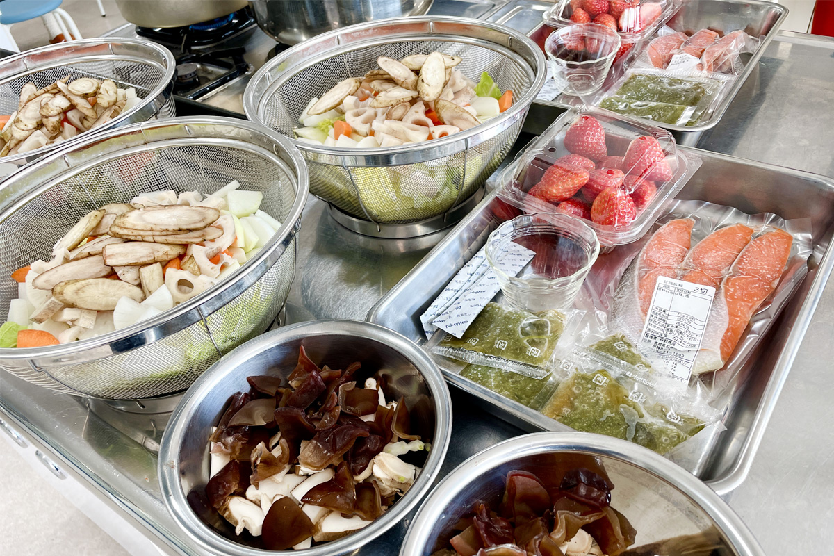 整然と準備された薬膳食材