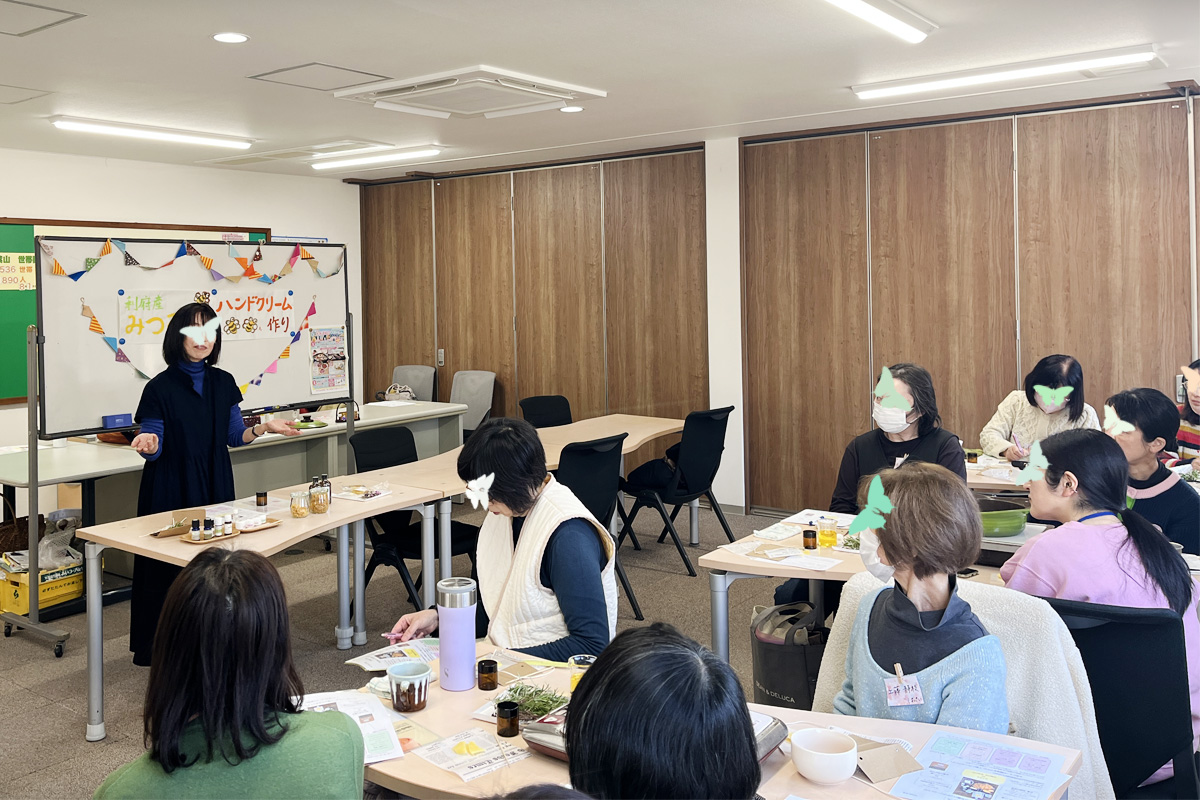 作り方を説明する講師の先生