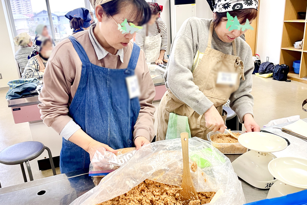 お土産の仕込み味噌を1キロ量ります