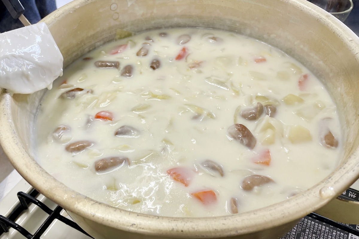 パスちゃん牛乳入りのあら挽きウインナーシチュー