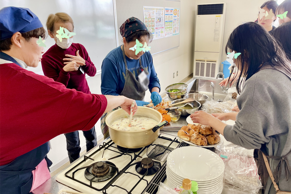 試食の配膳に取り掛かりますよ