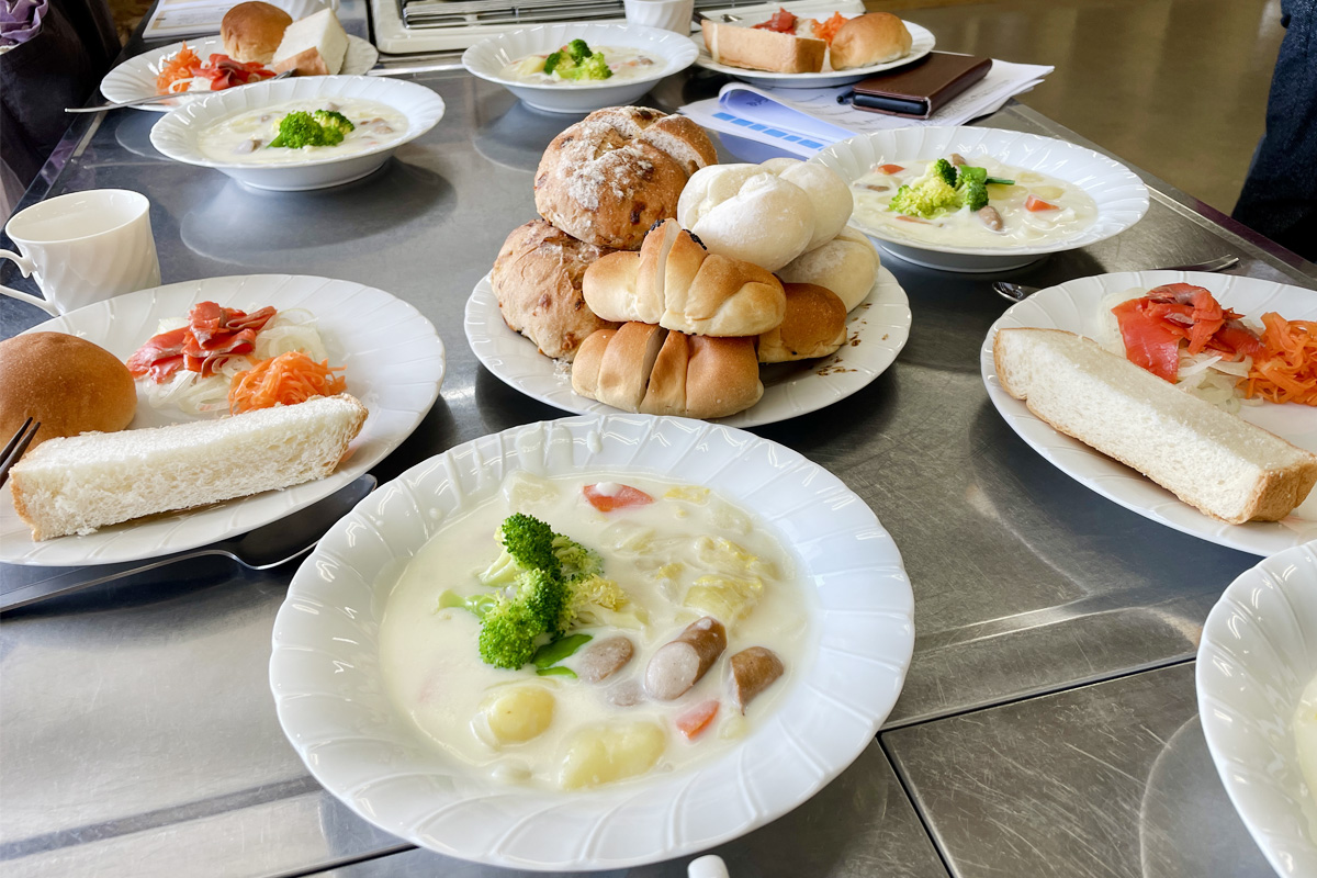 タンポポ村スペシャルメニューとパンバイキング