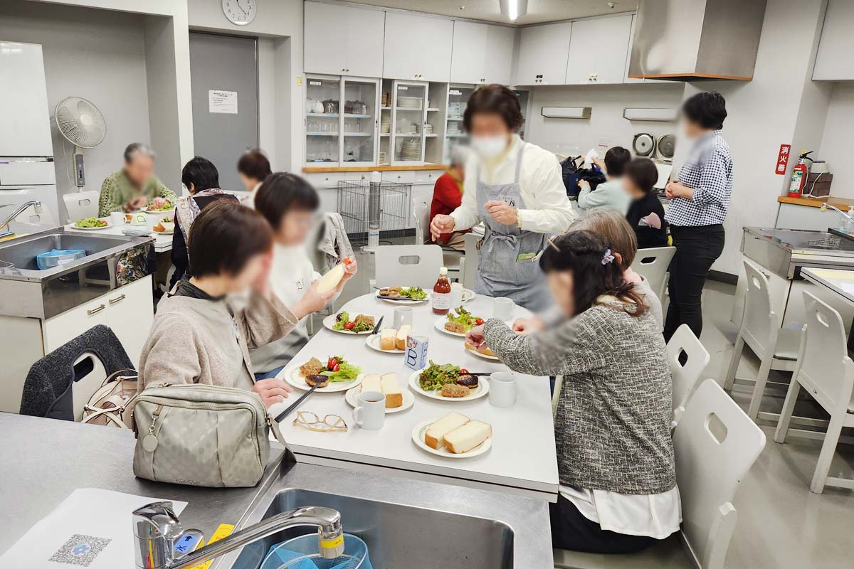 試食をいただきながら交流