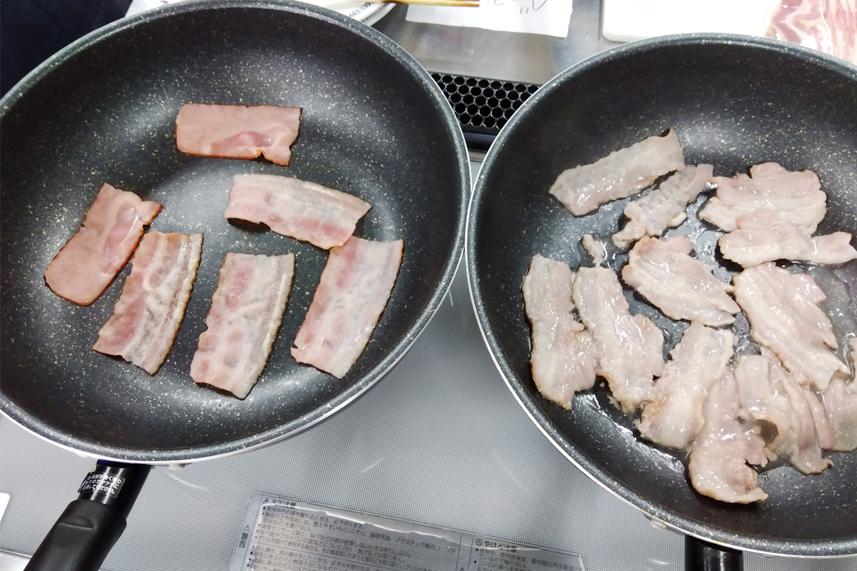 左が市販ベーコン、右がPB生ベーコン