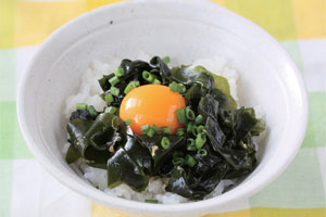 わかめユッケ丼