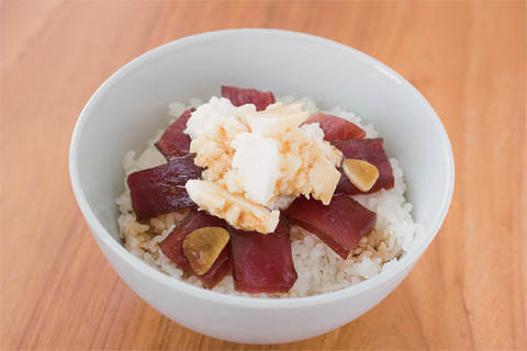 まぐろ漬け丼