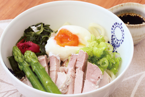 塩豚肉ぶっかけサラダうどん