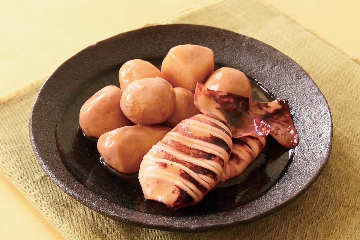 里芋とまるごと若いかの煮物